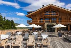 Terrasse du restaurant Le Télémark de l'hôtel Higalik aux Ménuires,, Hôtel Spa Restaurant